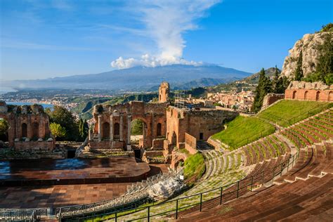 where is taormina in sicily.